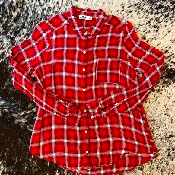 Hollister Tops - Hollister Cutest red plaid 100% viscose, so light